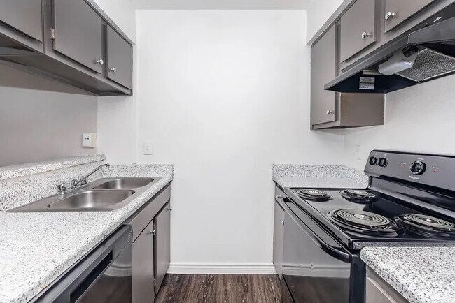 Building Photo - 4400 Memorial Dr