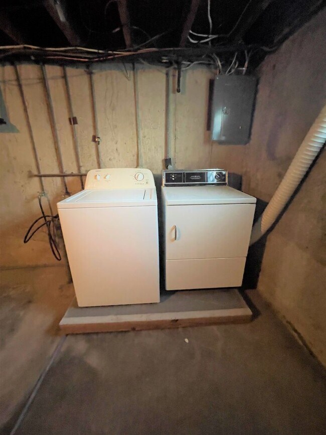 Building Photo - Clayton Ave (6521-23)