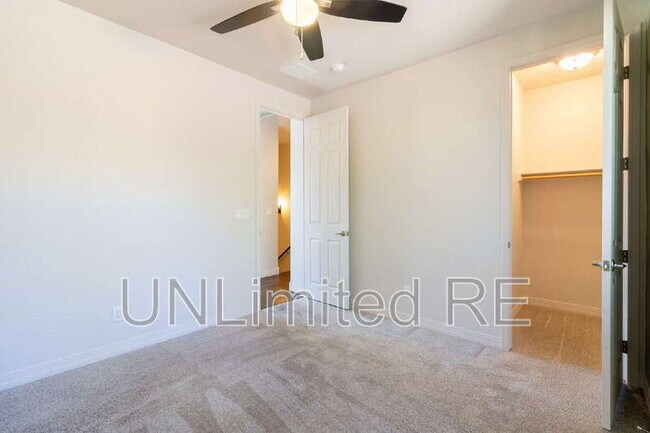 Building Photo - 2513 W Pollo Cir