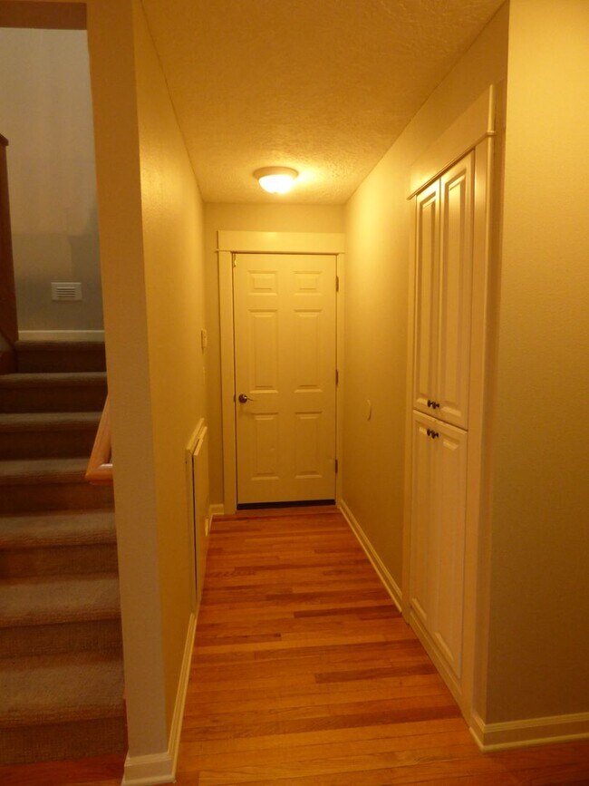 Building Photo - Rent Special: 1/2 Off First Full Month's Rent