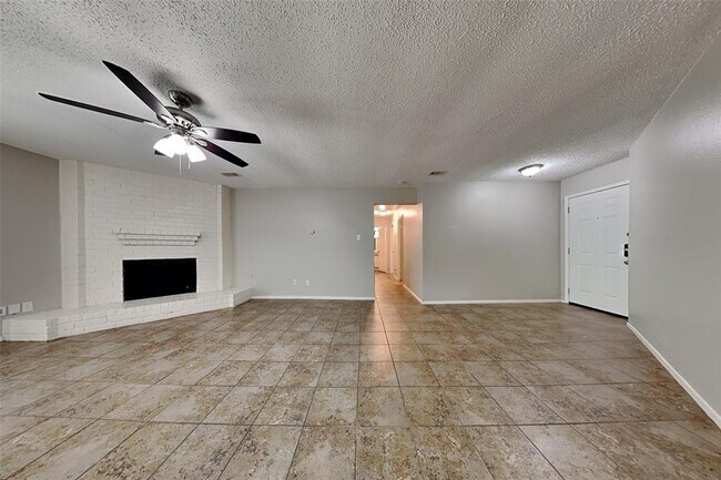 Building Photo - 18538 Spinney Ln