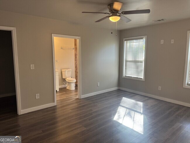 Building Photo - 324 Adams St