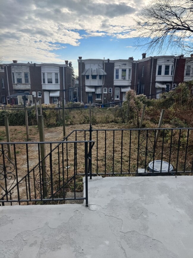 Building Photo - 532 E Mayland St