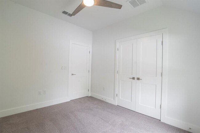 Building Photo - 616 W Dittmar Rd