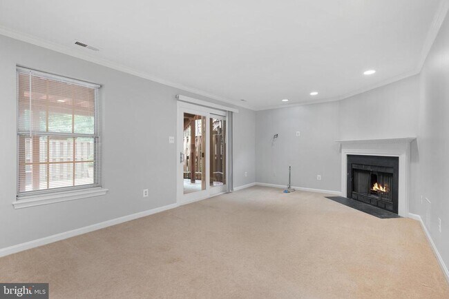 Building Photo - 46613 Silhouette Square