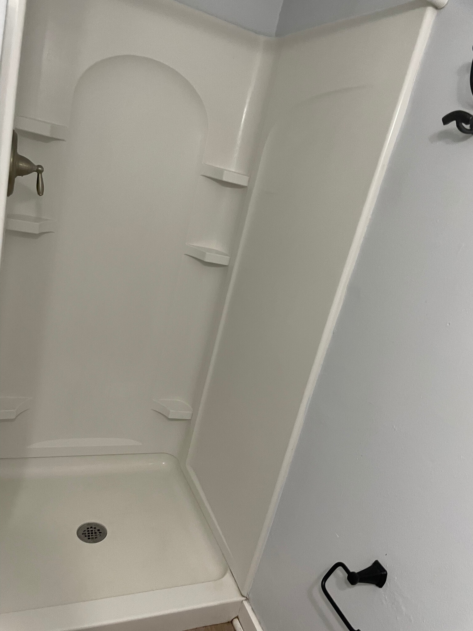 shower in bathroom 2 - 815 W Pensacola St