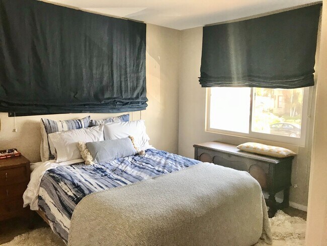 Building Photo - First's Month's Rent FREE with signed 6 or...
