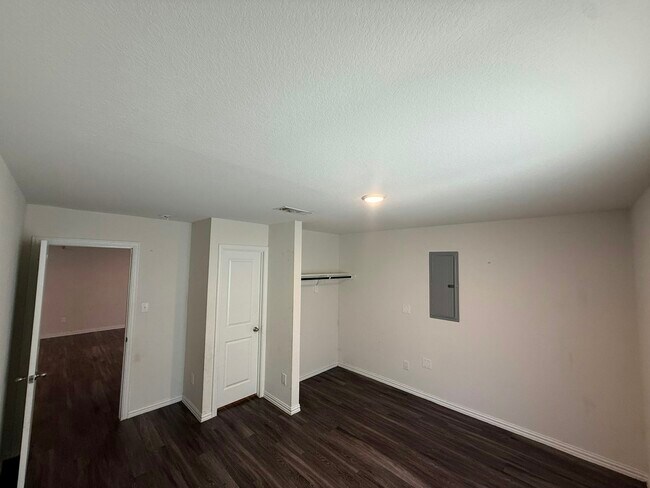 Building Photo - 5509 Nielan St