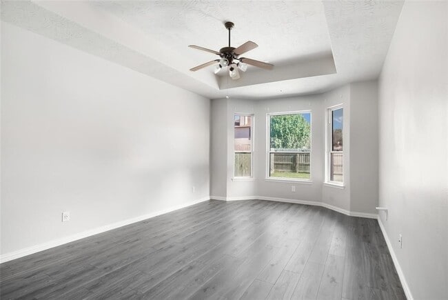 Building Photo - 8214 Mandalay Bay Dr