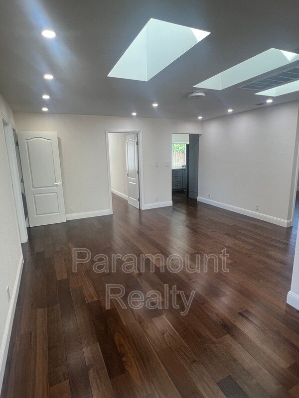 Building Photo - 500 Woodstock Way