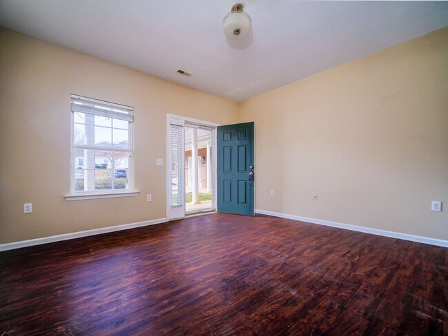 Building Photo - 7020 Somerset Springs