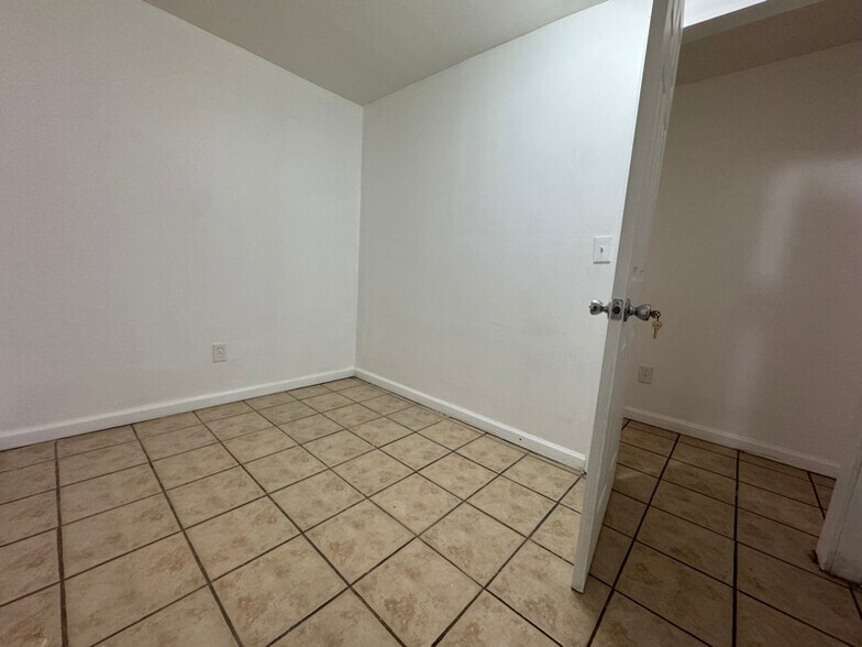 Building Photo - 476 Sutter Ave