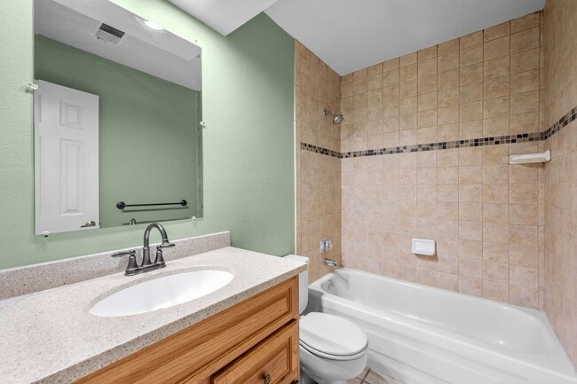 Building Photo - 2 Bed 2 Bath  in Heather Ridge