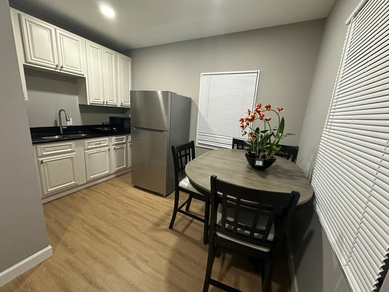 Primary Photo - 2608 Village Ln