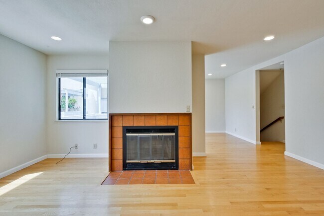 Building Photo - Condo Near Cupertino High | Updated Kitche...