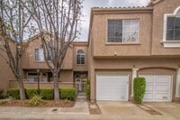 Building Photo - Beautiful 2 Bed, 2.5 Bath Two-Story Townhome in Belsera