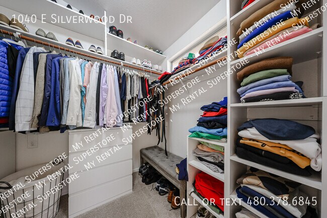 Building Photo - 1040 E Silverwood Dr