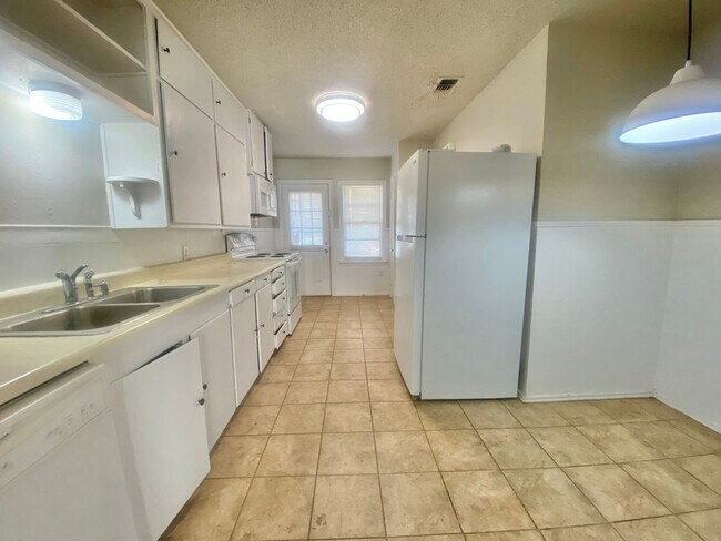 Building Photo - 2420 33rd St