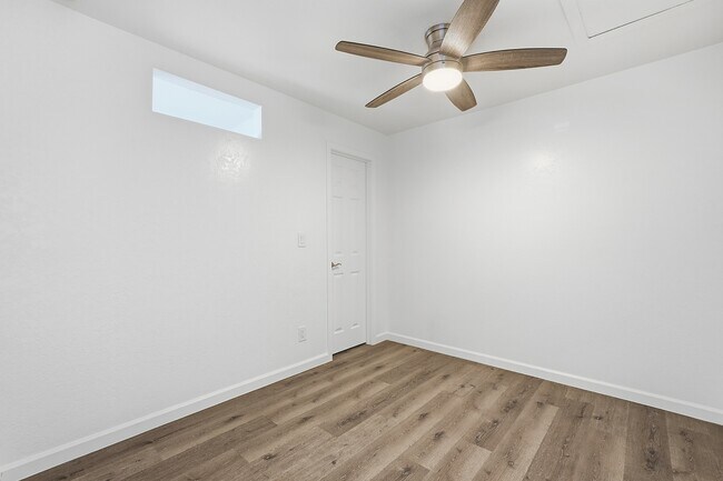 Building Photo - 1320 N 48th Pl