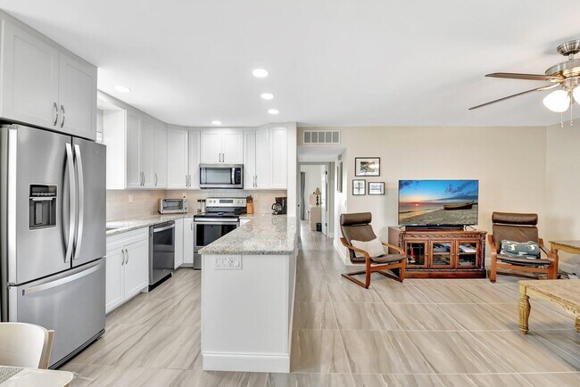 Building Photo - 413 Normandy Ln