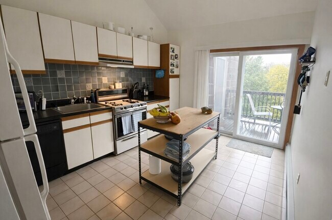 Building Photo - 30 Newbern St