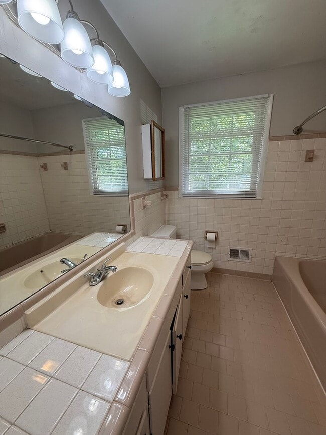 Building Photo - 3BR Brick Home with Beautiful Hardwood Floors