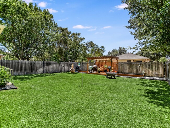Building Photo - 1021 Doras Dr