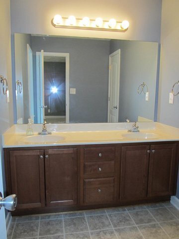 Building Photo - Beautiful 4 Bedroom Home with Spacious Backyard!