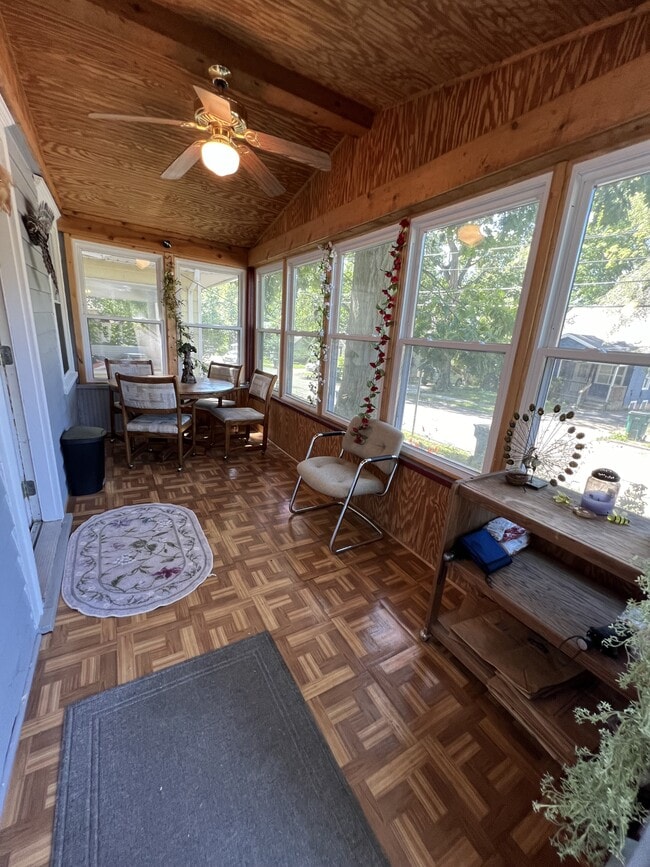 Building Photo - 1223 Bensch St