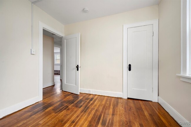 Building Photo - 1410 Fincke Ave