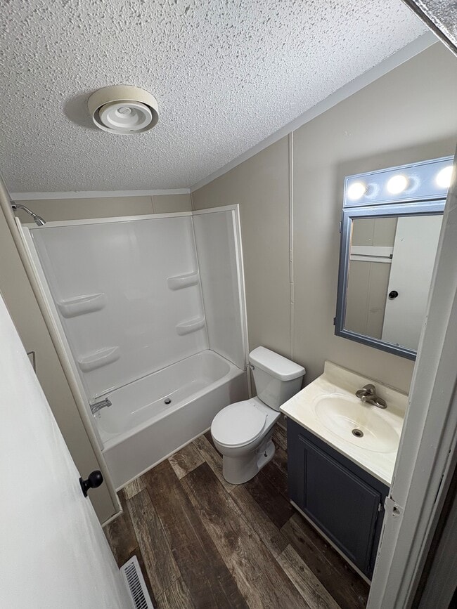 Building Photo - 8905 Beechwood Dr