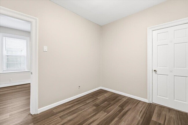 Building Photo - 169 Zabriskie St