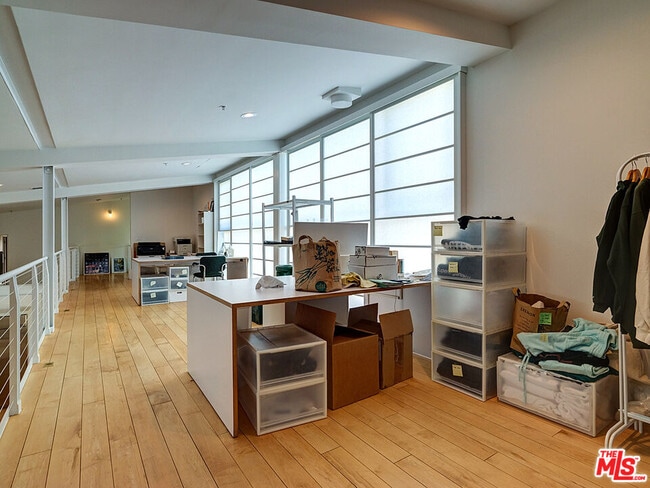 Building Photo - 2100 Abbot Kinney Blvd