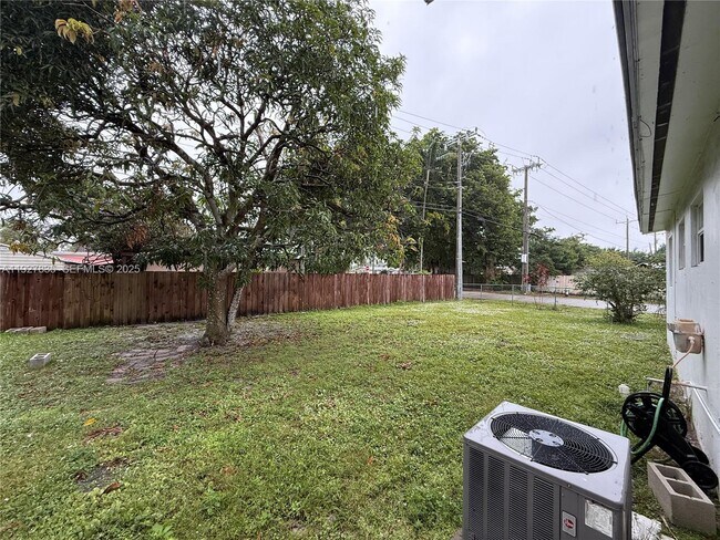 Building Photo - 301 N 70th Ave