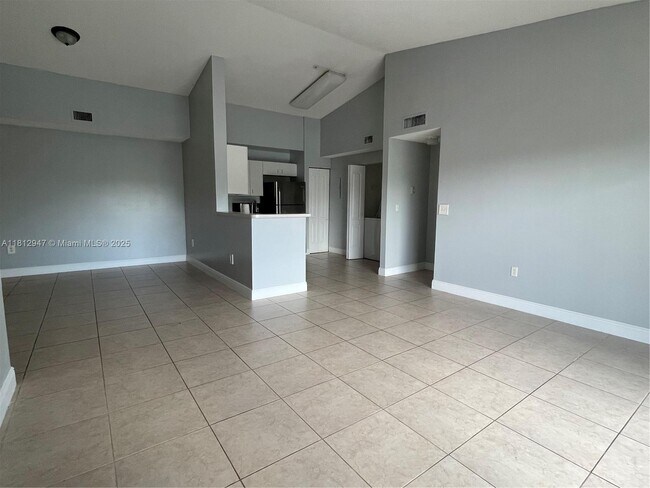 Building Photo - 6928 SW 39th St