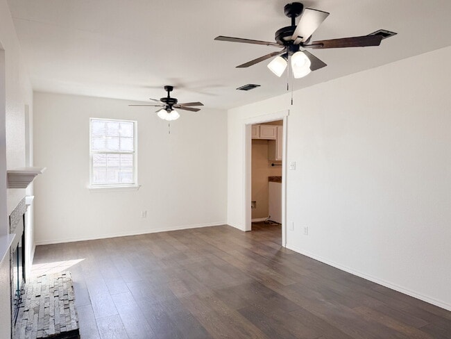 Building Photo - 316 S Watson St