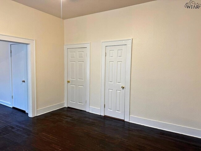 Building Photo - 2007 10th St