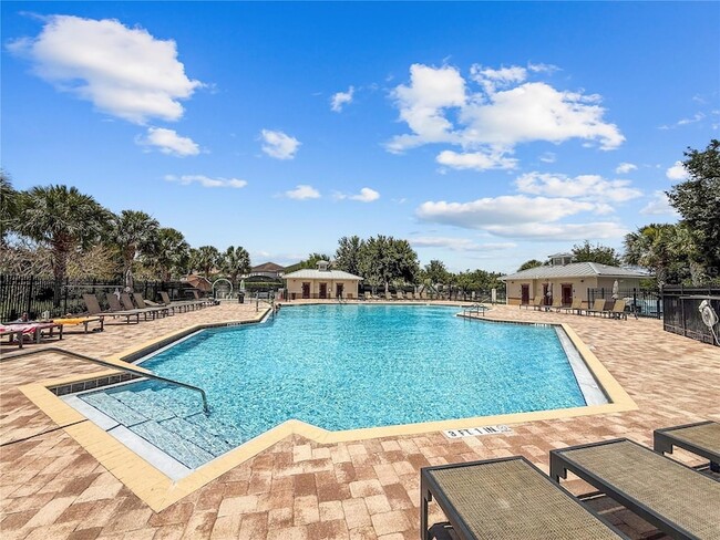 Building Photo - 8394 Lookout Pointe Dr
