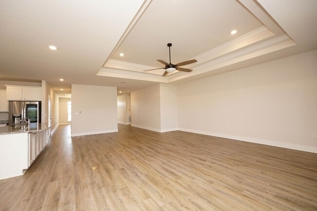 Building Photo - Spacious 5-Bedroom Home in Desirable Crest...