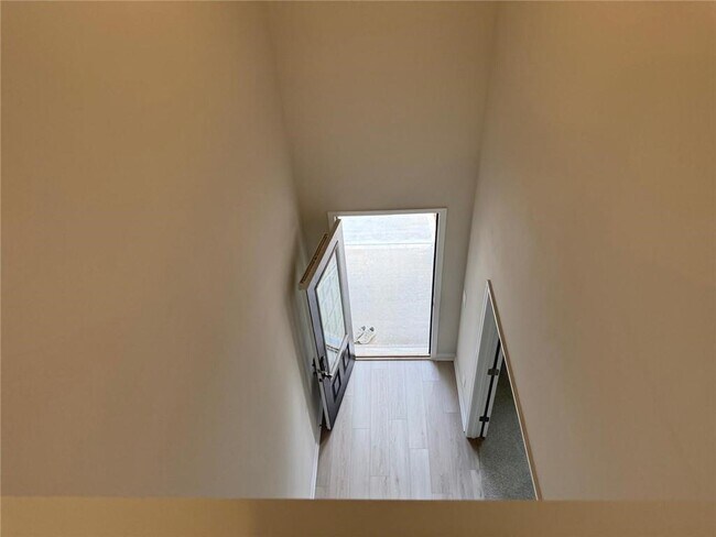 Building Photo - 181 Vly Oak Dr