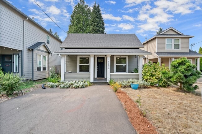 Primary Photo - Charming 3 Bedroom/1 Bath Jennings Lodge home