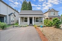 Building Photo - Charming 3 Bedroom/1 Bath Jennings Lodge home