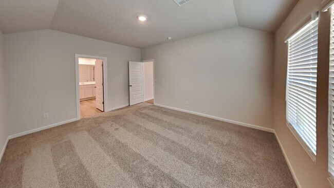 Building Photo - A Very Stunning and Spacious 4 Bedroom 2 Bath Home in Putnam City Schools