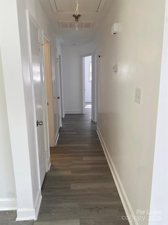 Building Photo - 5525 Amity Pl