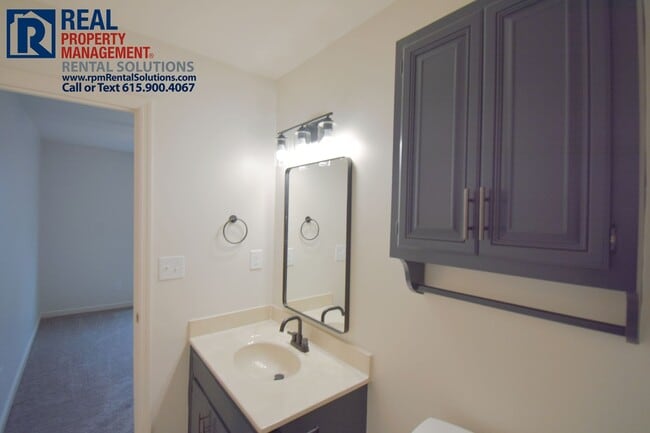 Building Photo - Adorable, updated 2BD 2BA duplex! Washer/dryer included and large fenced-in back yard!