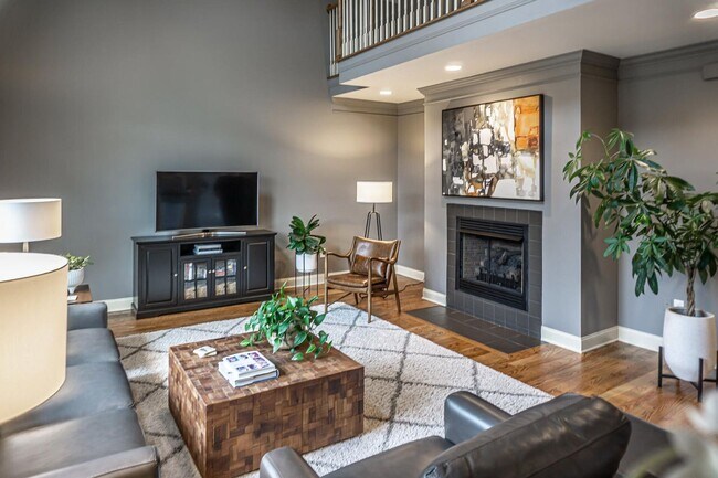 Building Photo - Stunning Custom Built Home in Ridgefields