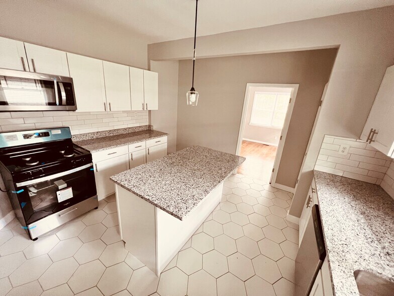 Kitchen - 485 S Reese St