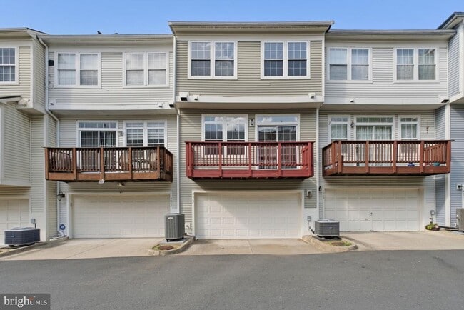 Building Photo - 4067 Fountainside Ln