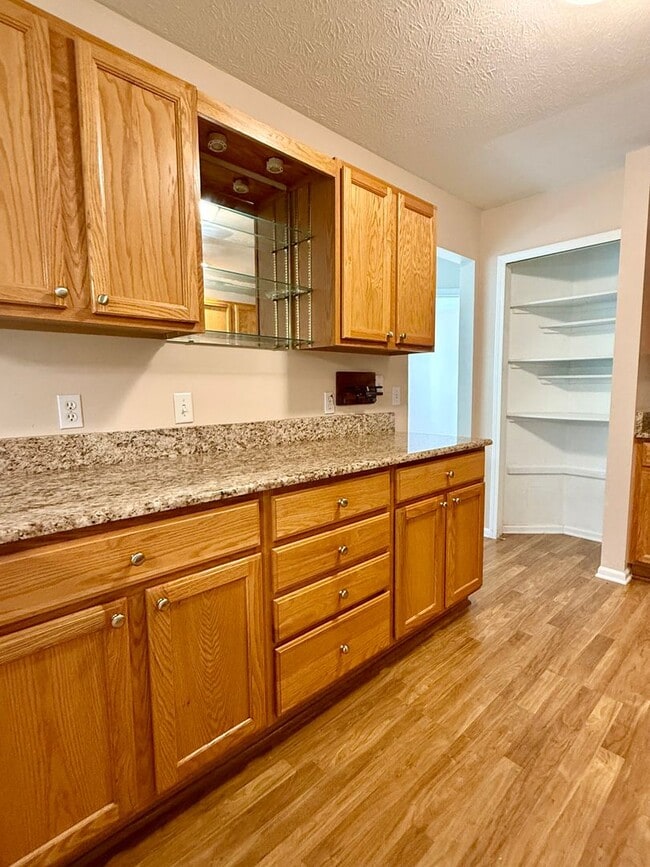 Building Photo - Three Bedroom Condo in Kalamazoo