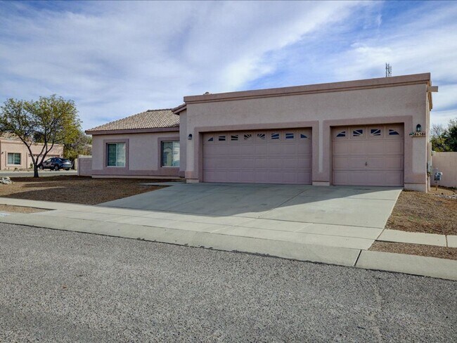 Building Photo - $500 OFF FIRST FULL MONTHS RENT!